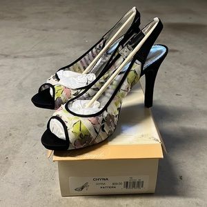 Michaelangelo Chyna Pattern heels. New never worn. Women size 10